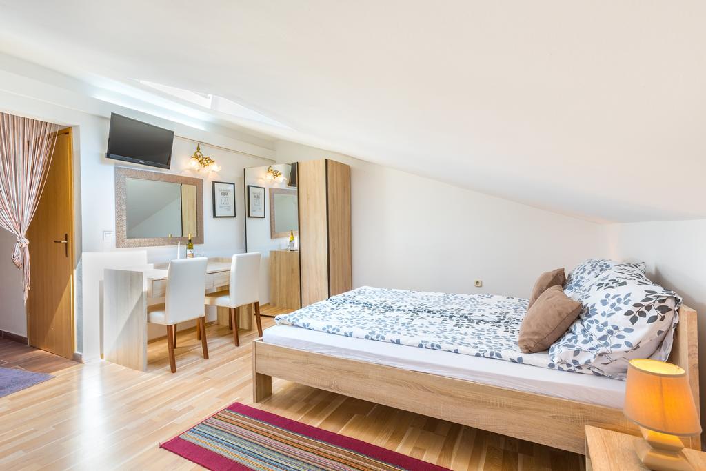 Bed & Breakfast La Fontana מדולין מראה חיצוני תמונה