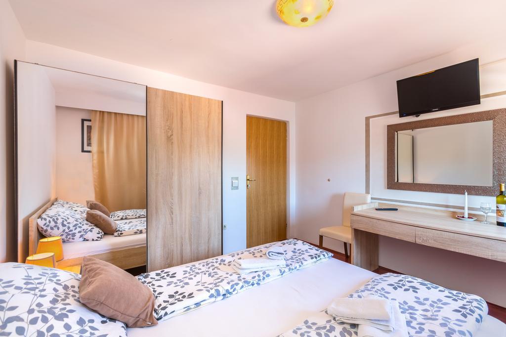 Bed & Breakfast La Fontana מדולין מראה חיצוני תמונה