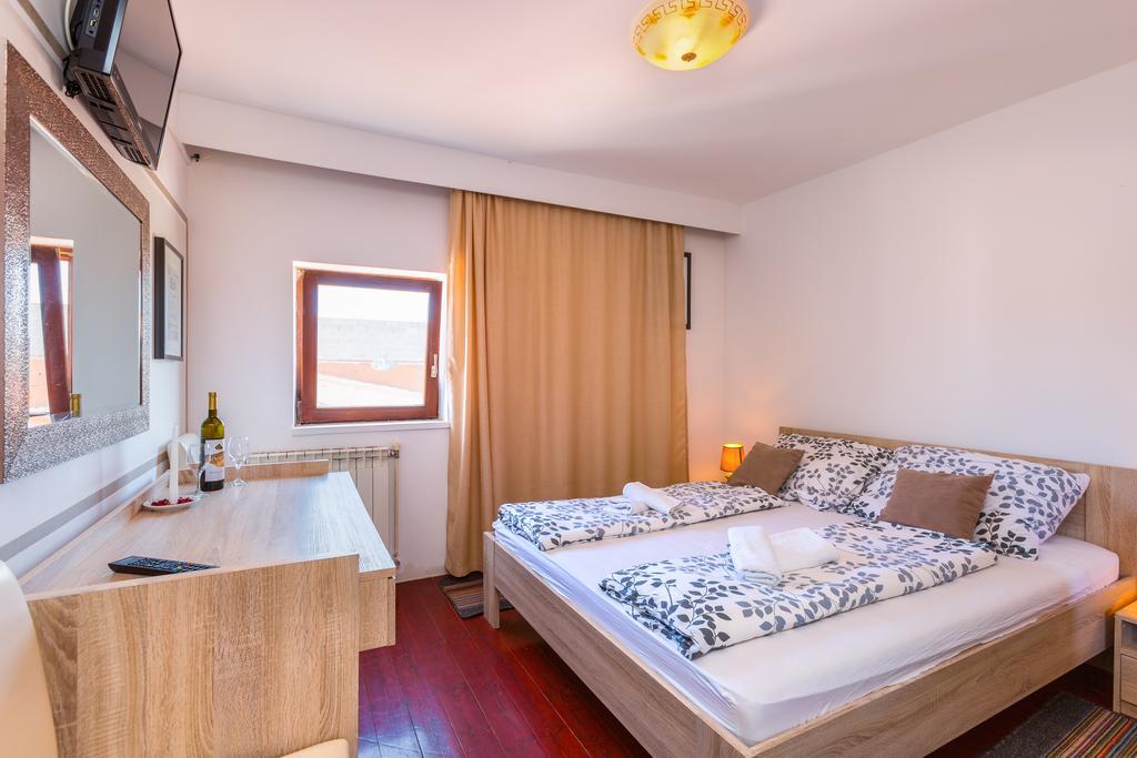 Bed & Breakfast La Fontana מדולין מראה חיצוני תמונה